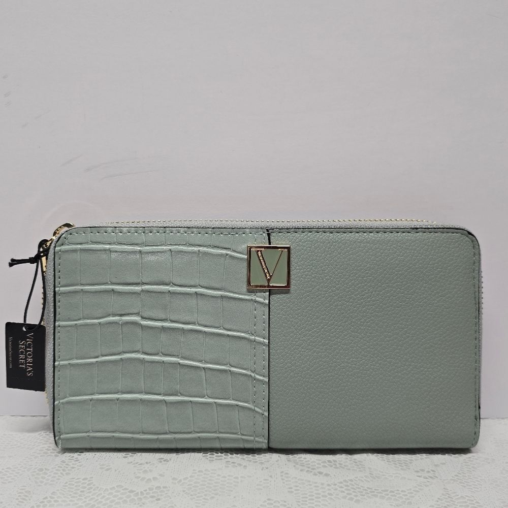 Victoria's Secret Teal Croc Embossed Vegan Leather Large Bi-Fold Wallet NWT